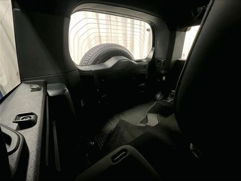 Used 2025 Land Rover Defender 110 S image 17