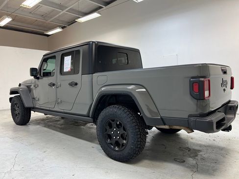 Used 2023 Jeep Gladiator Sport AWD/4WD image 11