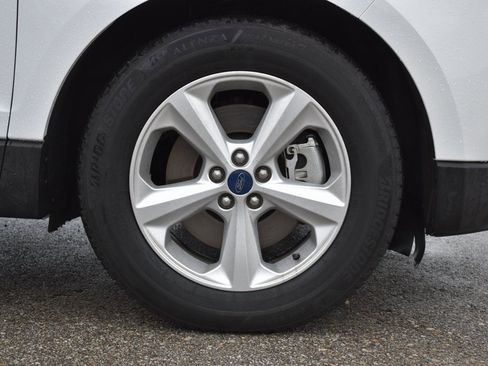 Certified 2020 Ford Edge SE image 4