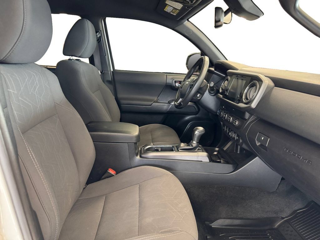 Used 2019 Toyota Tacoma TRD Off-Road w/ Technology Package AWD/4WD image 17