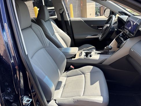 Used 2023 Toyota Venza Limited AWD/4WD image 32