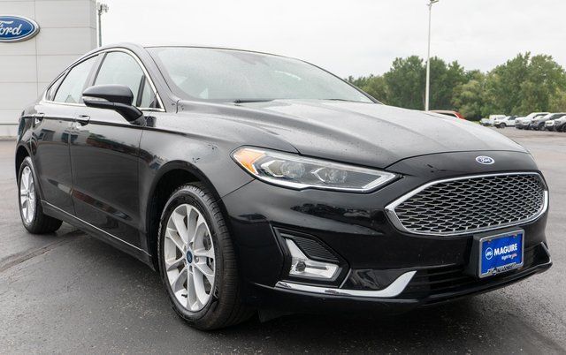 Used 2020 Ford Fusion Energi Titanium FWD image 4