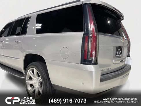 Used 2020 Cadillac Escalade ESV Luxury RWD image 17