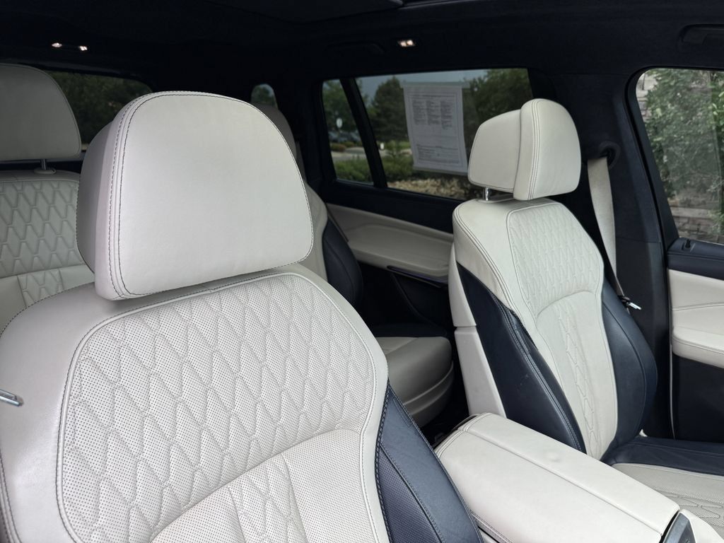 Used 2019 BMW X7 xDrive40i w/ Premium Package AWD/4WD image 43
