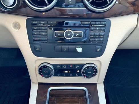Used 2015 Mercedes-Benz GLK 350 4MATIC image 35