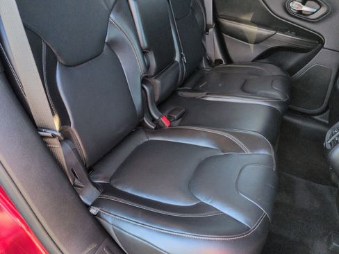 Used 2016 Jeep Cherokee Limited image 22