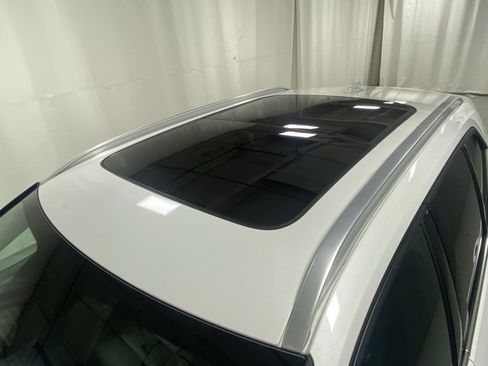 Used 2025 Volvo XC40 B5 Core image 6