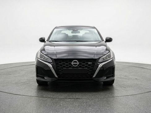Used 2025 Nissan Altima 2.5 SV image 2