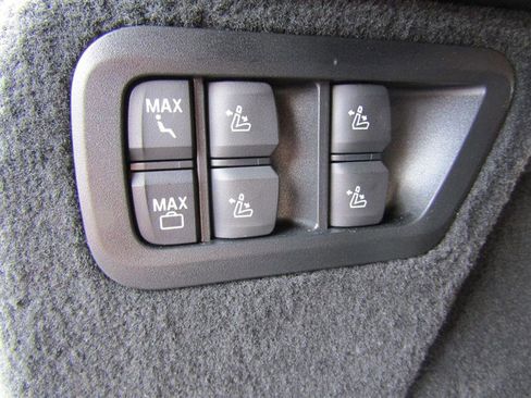 Used 2024 BMW X7 xDrive40i w/ Premium Package image 58