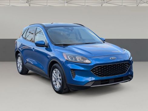 Used 2020 Ford Escape SE image 2