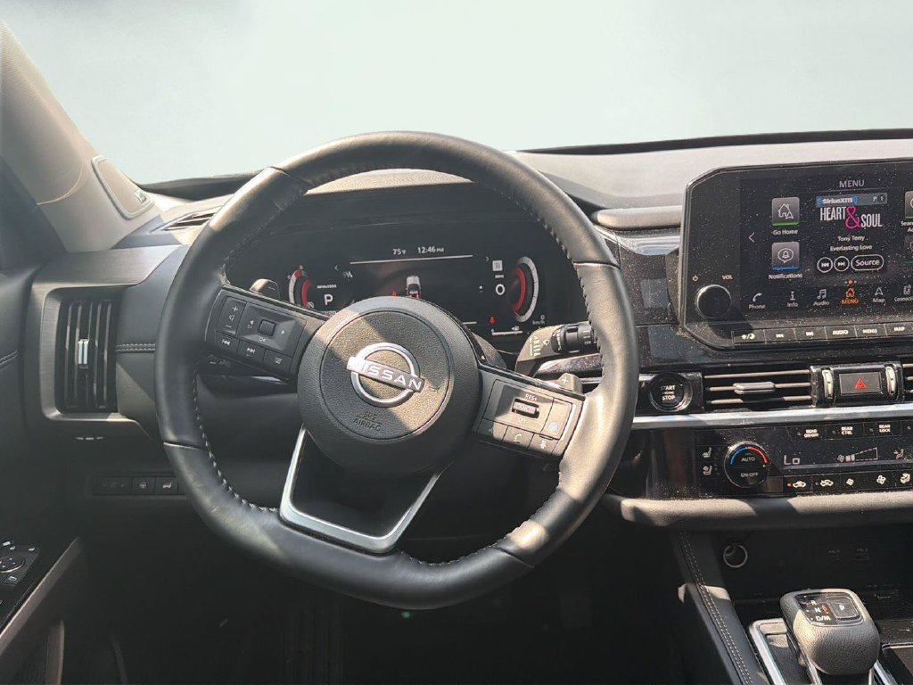 Used 2025 Nissan Pathfinder Platinum AWD/4WD image 19