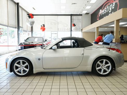 Used 2004 Nissan 350Z Touring RWD image 7