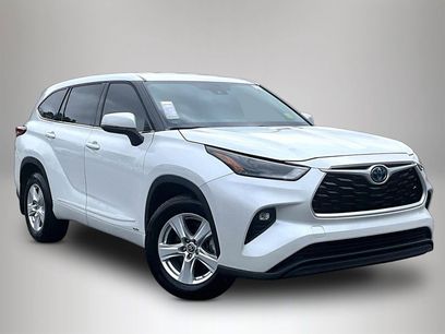 Used 2022 Toyota Highlander LE