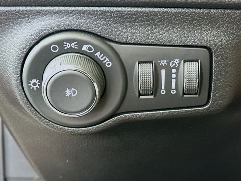 Used 2019 Jeep Compass Latitude w/ Popular Equipment Group image 16