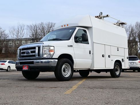 Used 2017 Ford E-350 and Econoline 350 Super Duty w/ Power Windows & Locks Group image 26