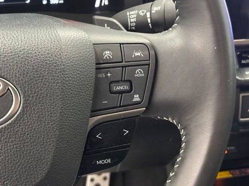 Used 2025 Toyota Camry SE FWD image 17