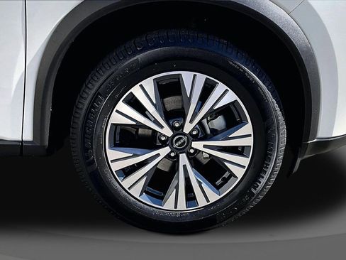 Used 2023 Nissan Rogue SV image 32