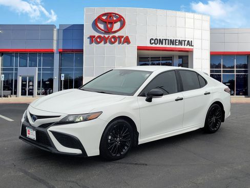 Certified 2022 Toyota Camry SE w/ Convenience Package image 3