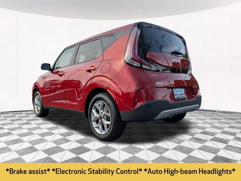 Used 2023 Kia Soul LX w/ LX Technology Package image 9