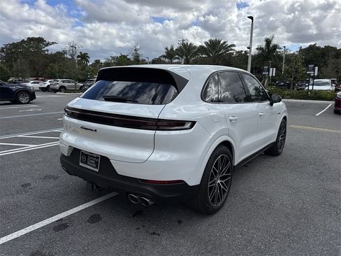 Used 2024 Porsche Cayenne S image 4