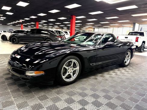 Used 2004 Chevrolet Corvette Convertible w/ Preferred Equipment Group RWD image 8