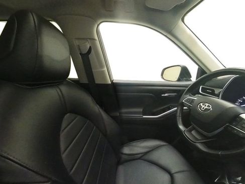 Used 2022 Toyota Highlander XLE AWD/4WD image 33