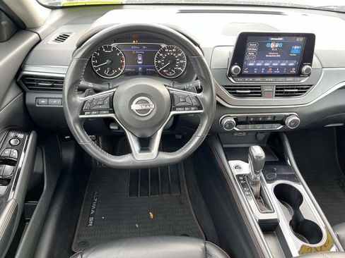 Used 2024 Nissan Altima 2.5 SR FWD image 12