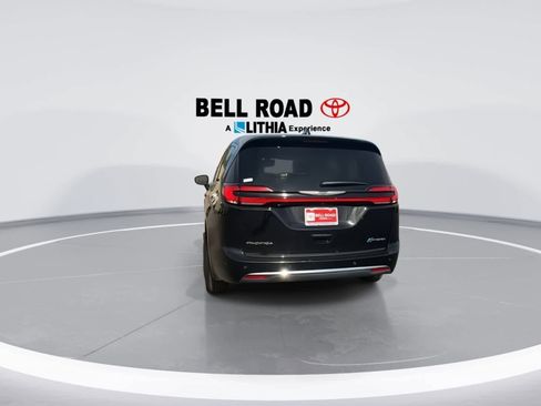 Used 2024 Chrysler Pacifica Select image 7