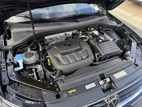 Certified 2024 Volkswagen Tiguan SE R-Line image 41