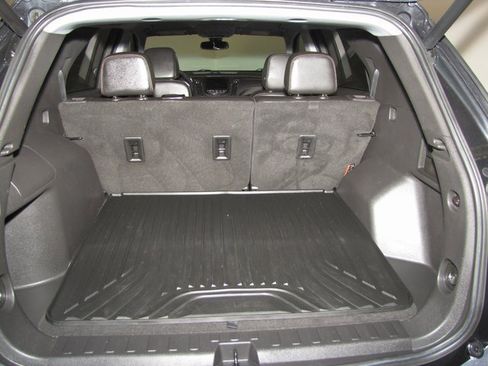 Used 2022 Chevrolet Equinox Premier image 16