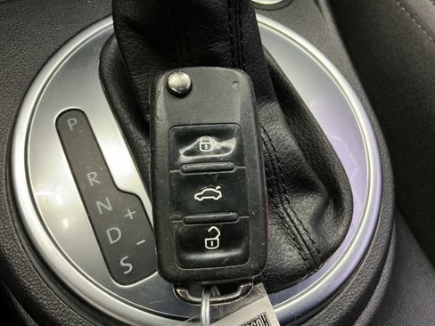 Used 2019 Volkswagen Beetle 2.0T S FWD image 34
