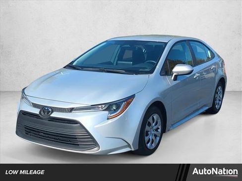 Certified 2025 Toyota Corolla LE image 1