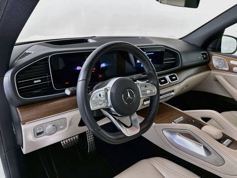 Used 2023 Mercedes-Benz GLS 450 4MATIC image 9