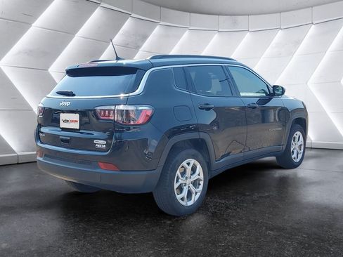 Used 2024 Jeep Compass Latitude AWD/4WD image 4