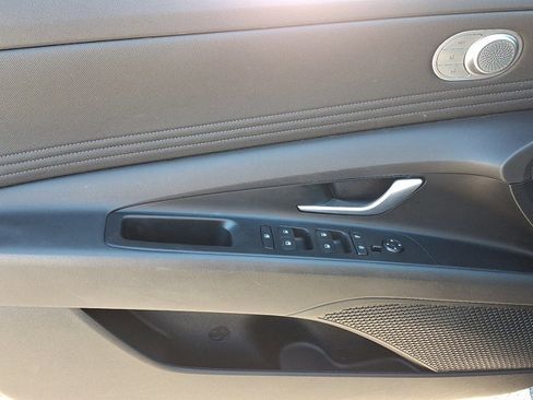 Certified 2023 Hyundai Elantra Limited image 12