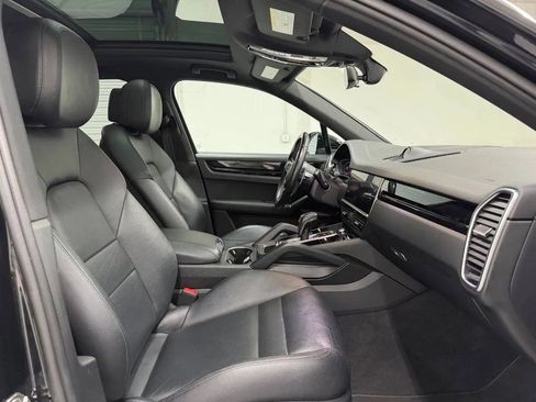 Used 2022 Porsche Cayenne AWD/4WD image 12