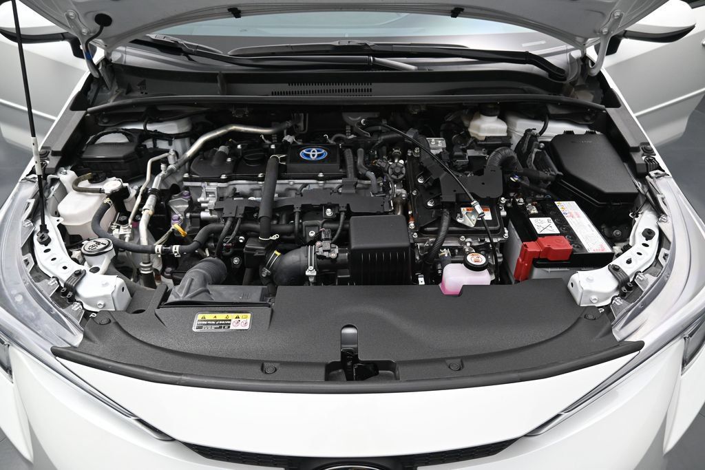 Used 2024 Toyota Corolla LE w/ LE Convenience Package FWD image 32