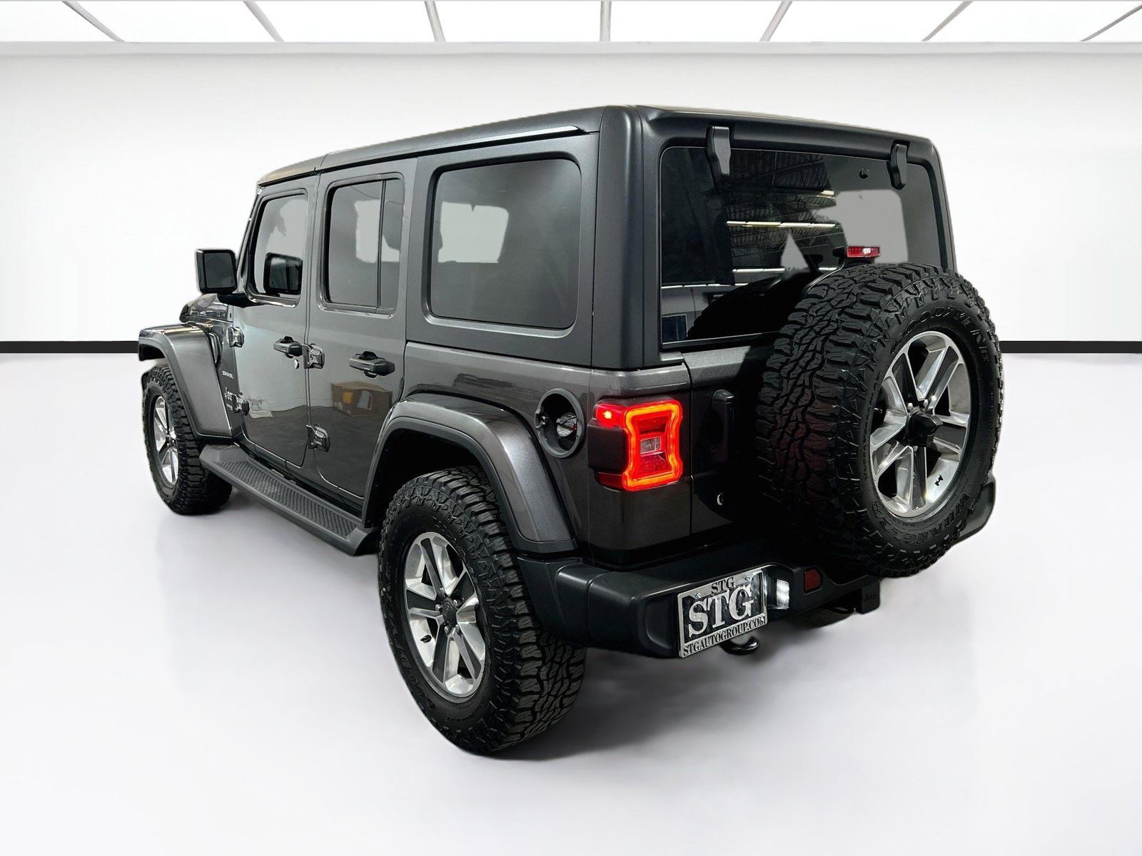 Used 2018 Jeep Wrangler Unlimited Sahara w/ LED Lighting Group AWD/4WD image 6
