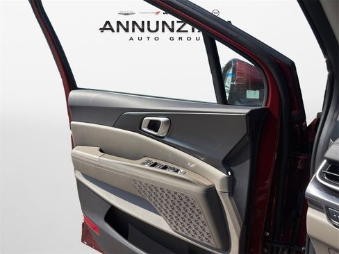 New 2025 Kia Carnival image 28