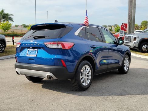 Used 2022 Ford Escape SE image 5