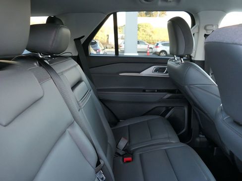 Used 2025 Ford Explorer Active w/ Active Comfort Package image 26