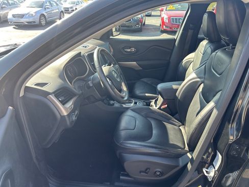 Used 2017 Jeep Cherokee Limited AWD/4WD image 9