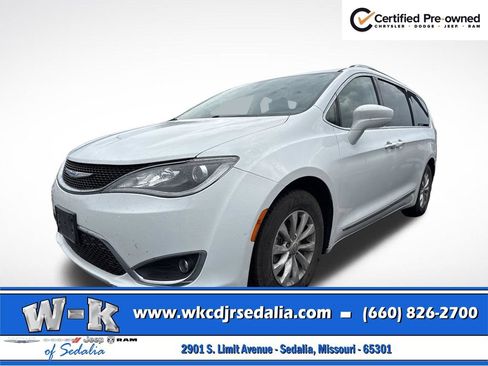 Used 2018 Chrysler Pacifica Touring-L FWD image 10