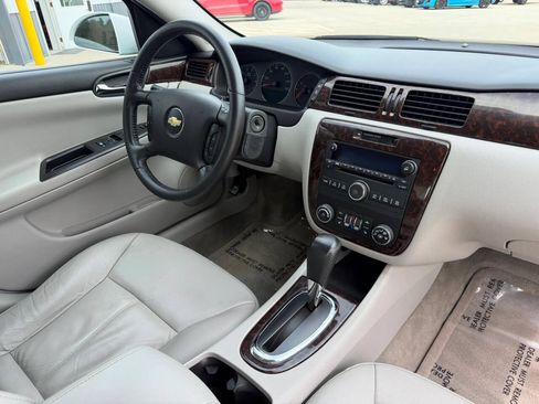 Used 2012 Chevrolet Impala LTZ FWD image 13