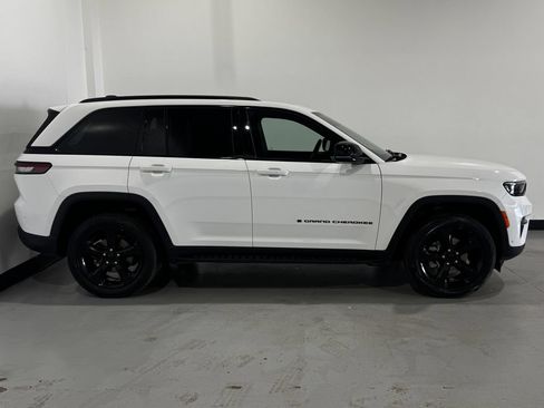 Used 2024 Jeep Grand Cherokee Limited w/ Luxury Tech Group II AWD/4WD image 21