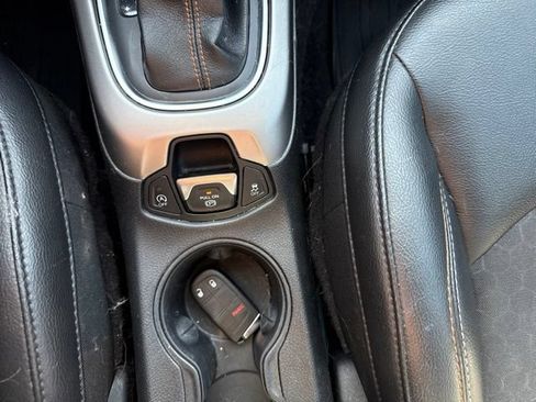 Used 2018 Jeep Compass Latitude FWD image 18