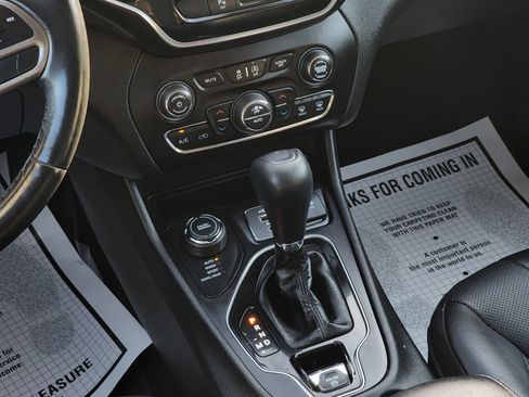 Used 2019 Jeep Cherokee Limited AWD/4WD image 14