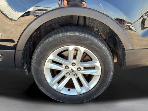 Used 2017 Ford Explorer XLT w/ Equipment Group 202A FWD image 26