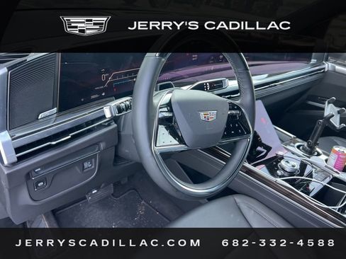 Used 2025 Cadillac Escalade Luxury RWD image 9