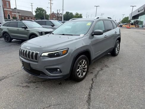 Used 2019 Jeep Cherokee Latitude Plus w/ Cold Weather Group AWD/4WD image 3